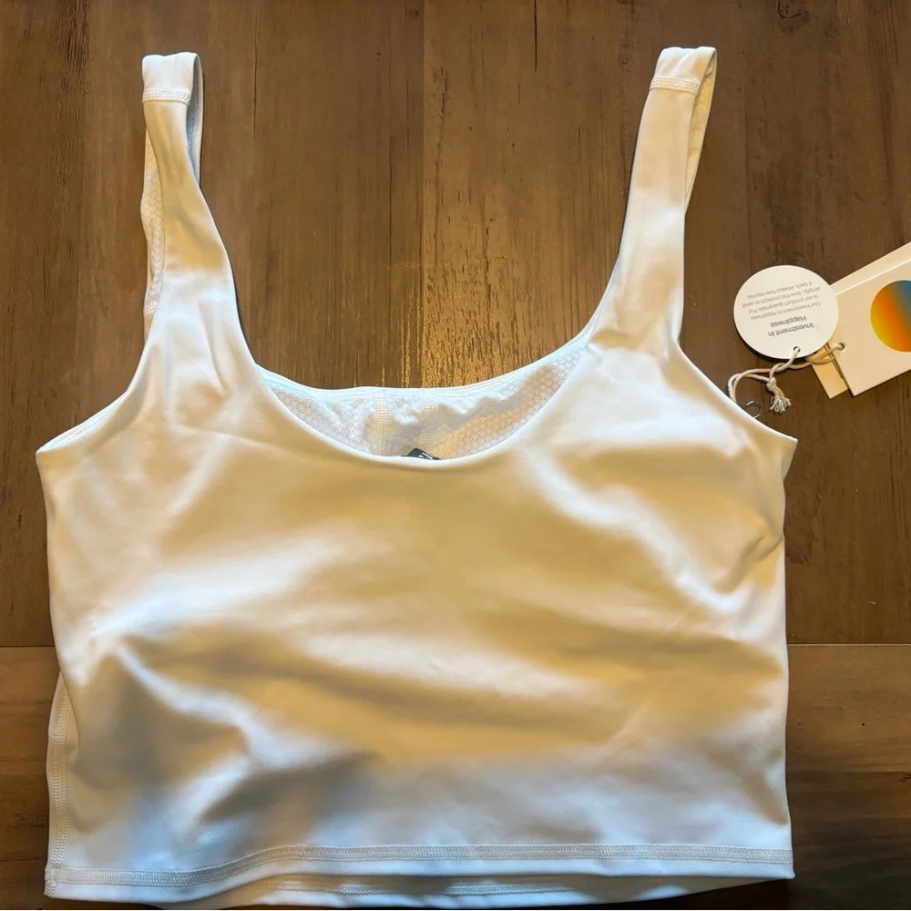 NWT Vuori Daily Crop Medium - Picture 3 of 6